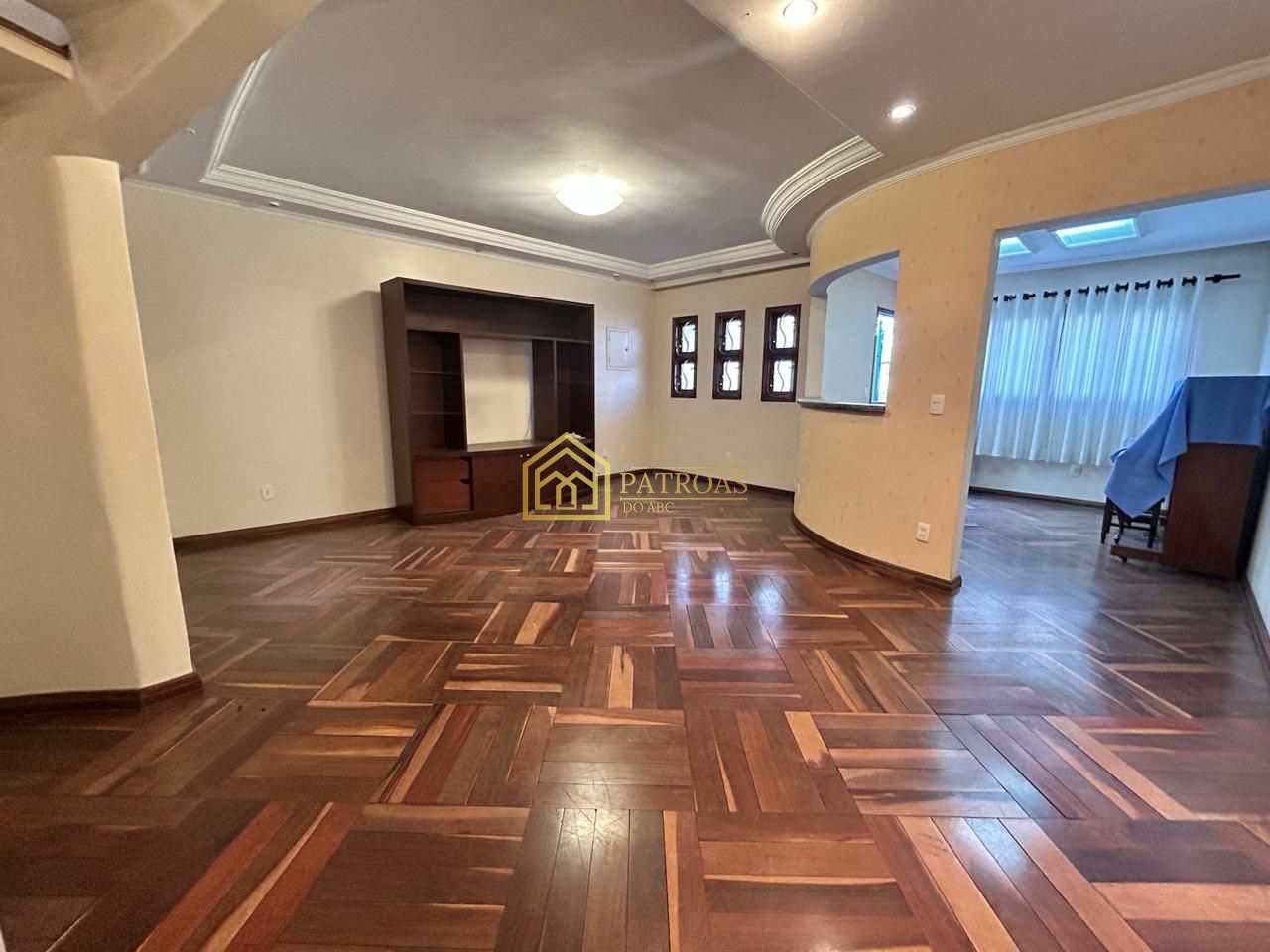 Sobrado à venda com 3 quartos, 291m² - Foto 1