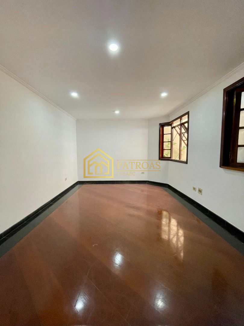 Sobrado à venda com 4 quartos, 361m² - Foto 4