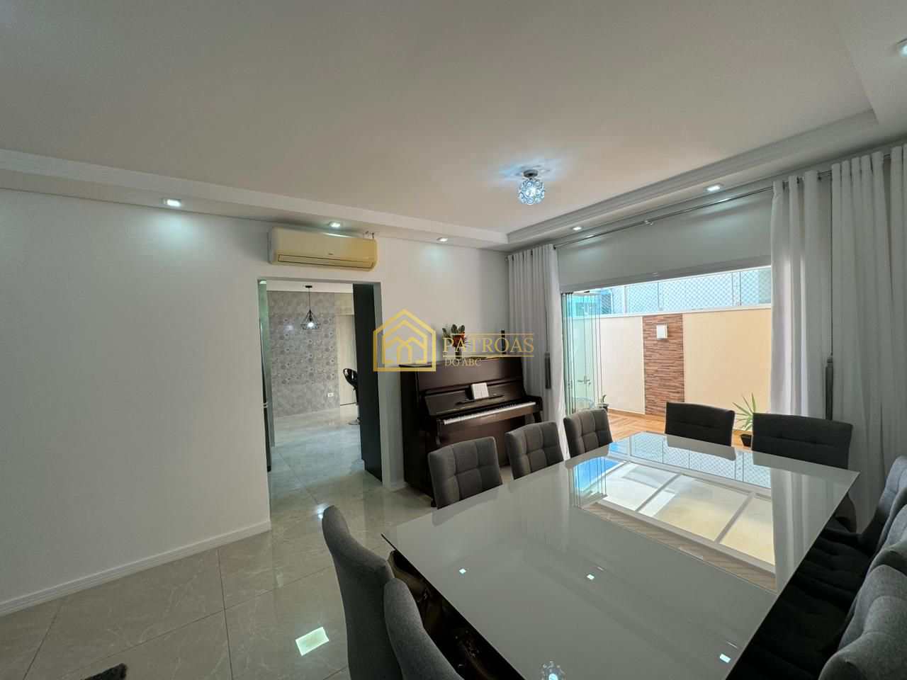 Apartamento à venda com 3 quartos, 204m² - Foto 2