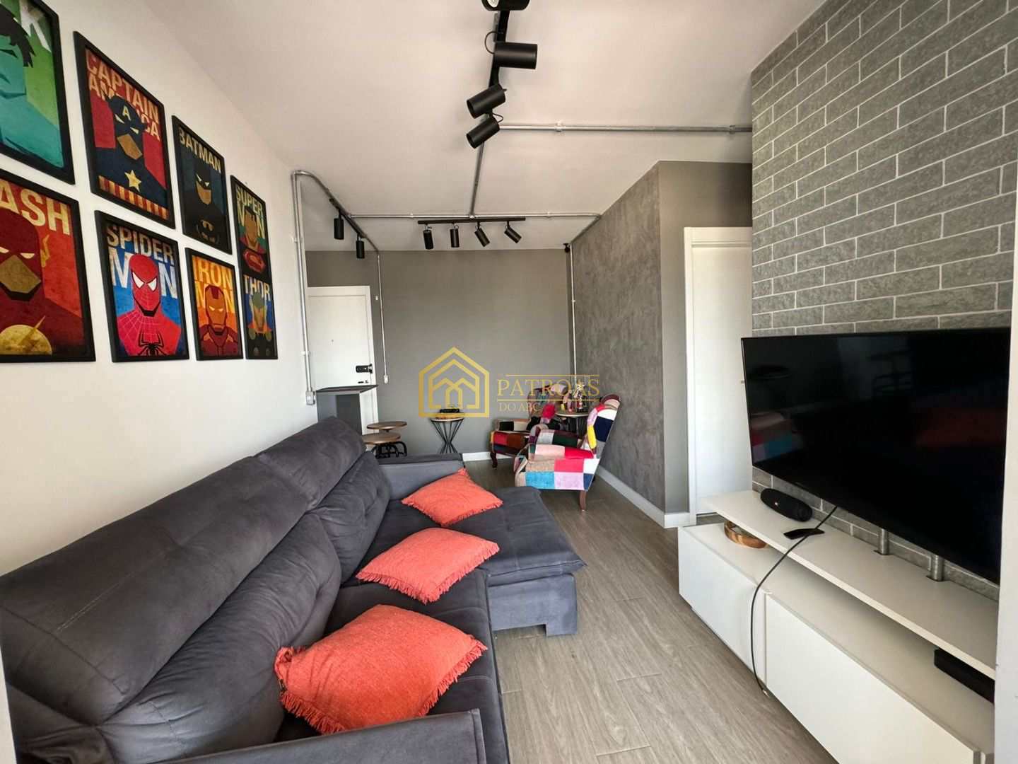 Apartamento à venda com 2 quartos, 64m² - Foto 1