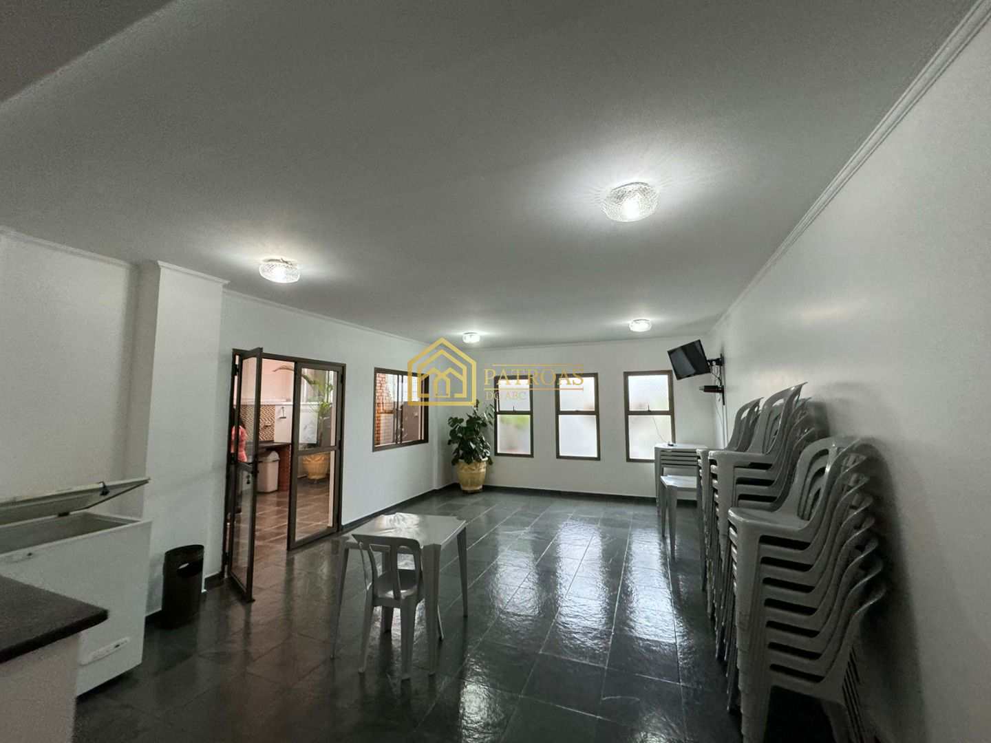 Apartamento à venda com 2 quartos, 64m² - Foto 29