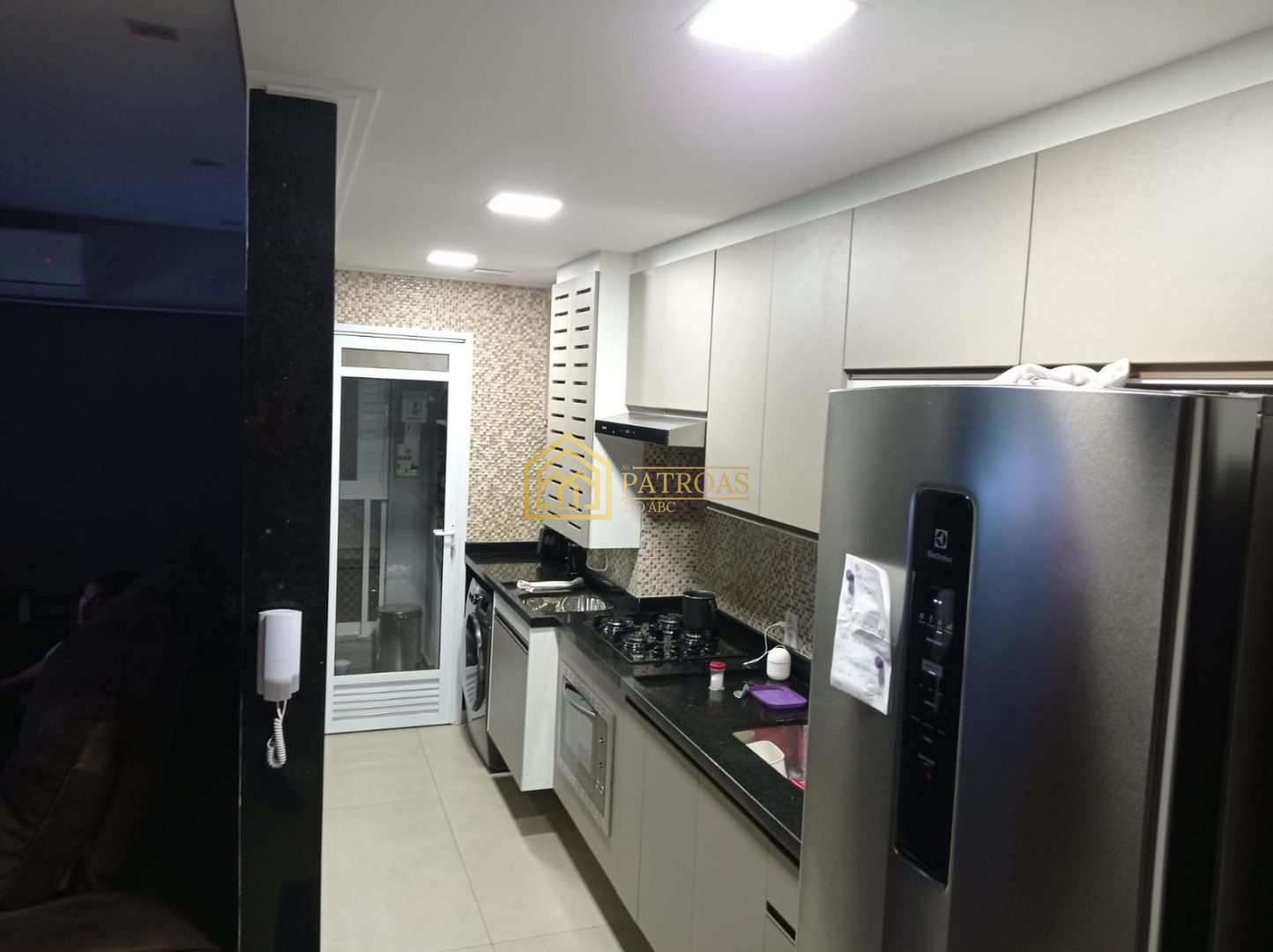 Apartamento à venda com 2 quartos, 63m² - Foto 8