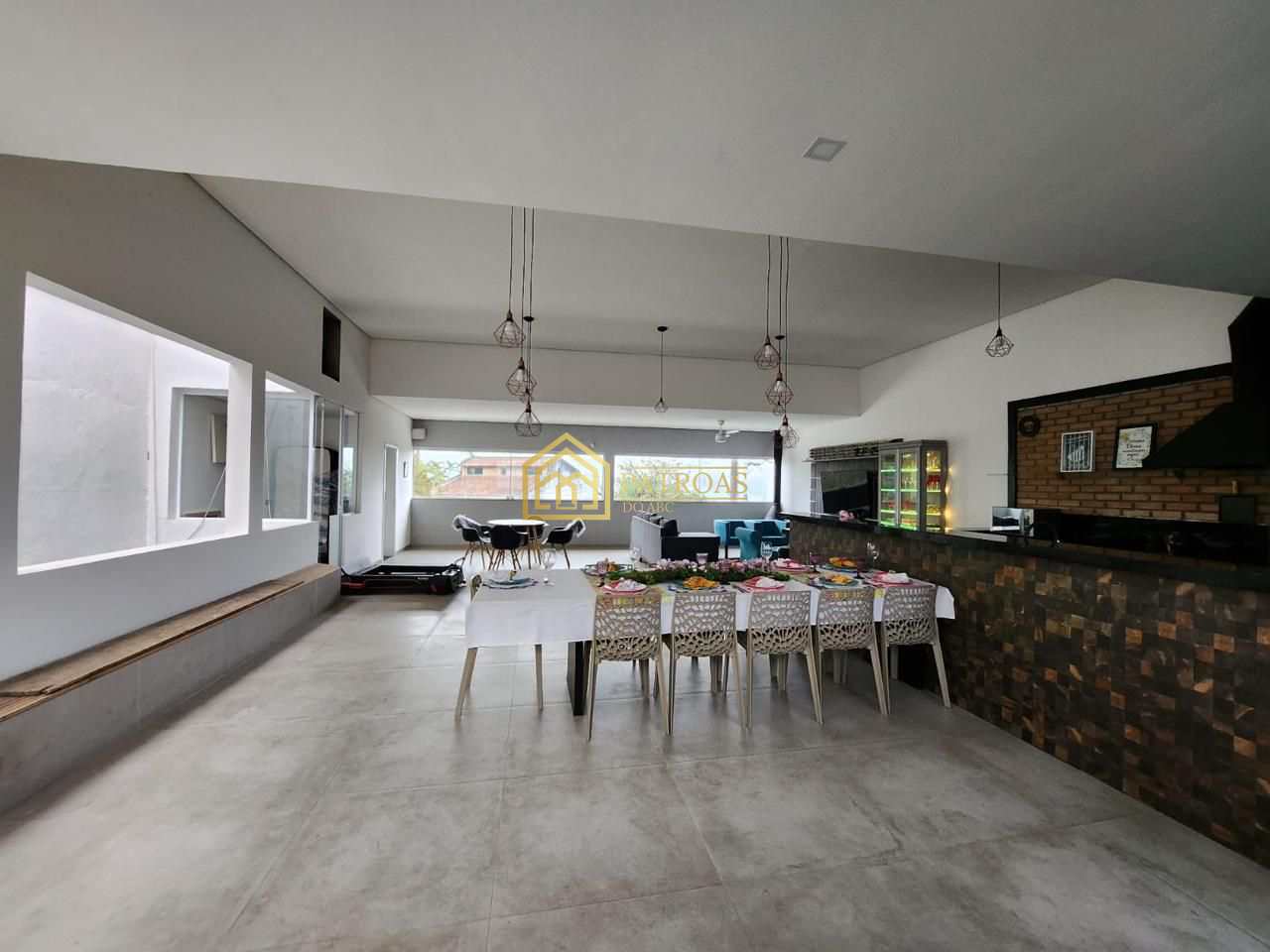 Casa à venda com 3 quartos, 318m² - Foto 4