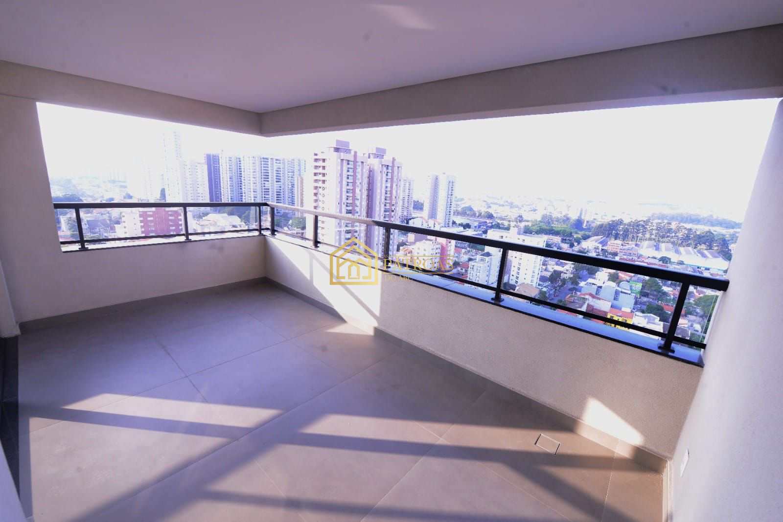 Apartamento à venda com 3 quartos, 161m² - Foto 2