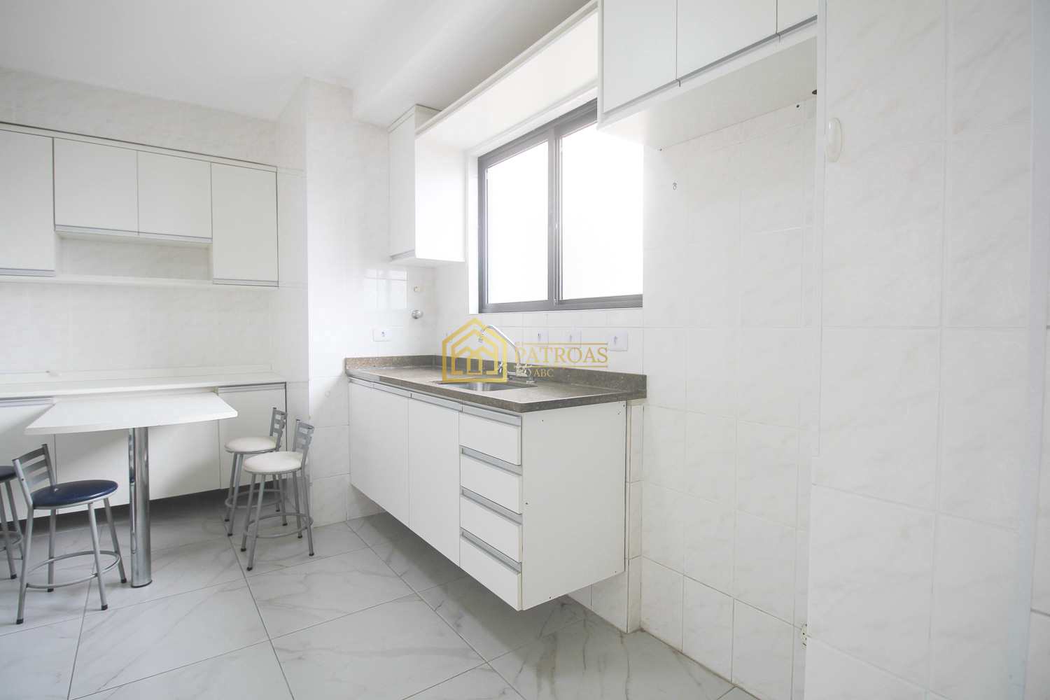 Apartamento para alugar com 2 quartos, 80m² - Foto 41