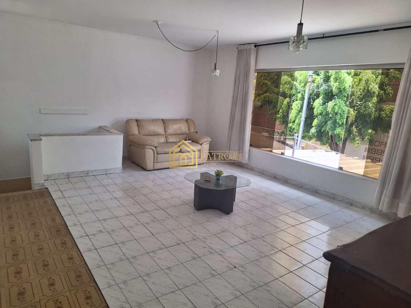 Casa à venda com 3 quartos, 220m² - Foto 2