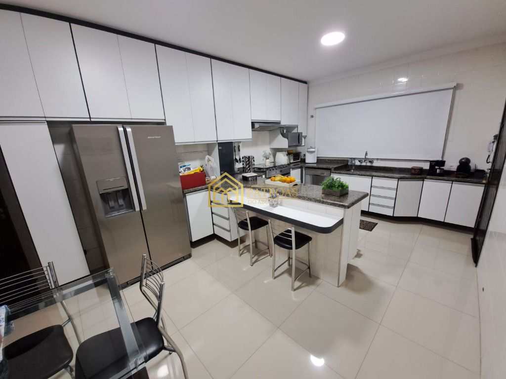 Sobrado à venda com 3 quartos, 300m² - Foto 5