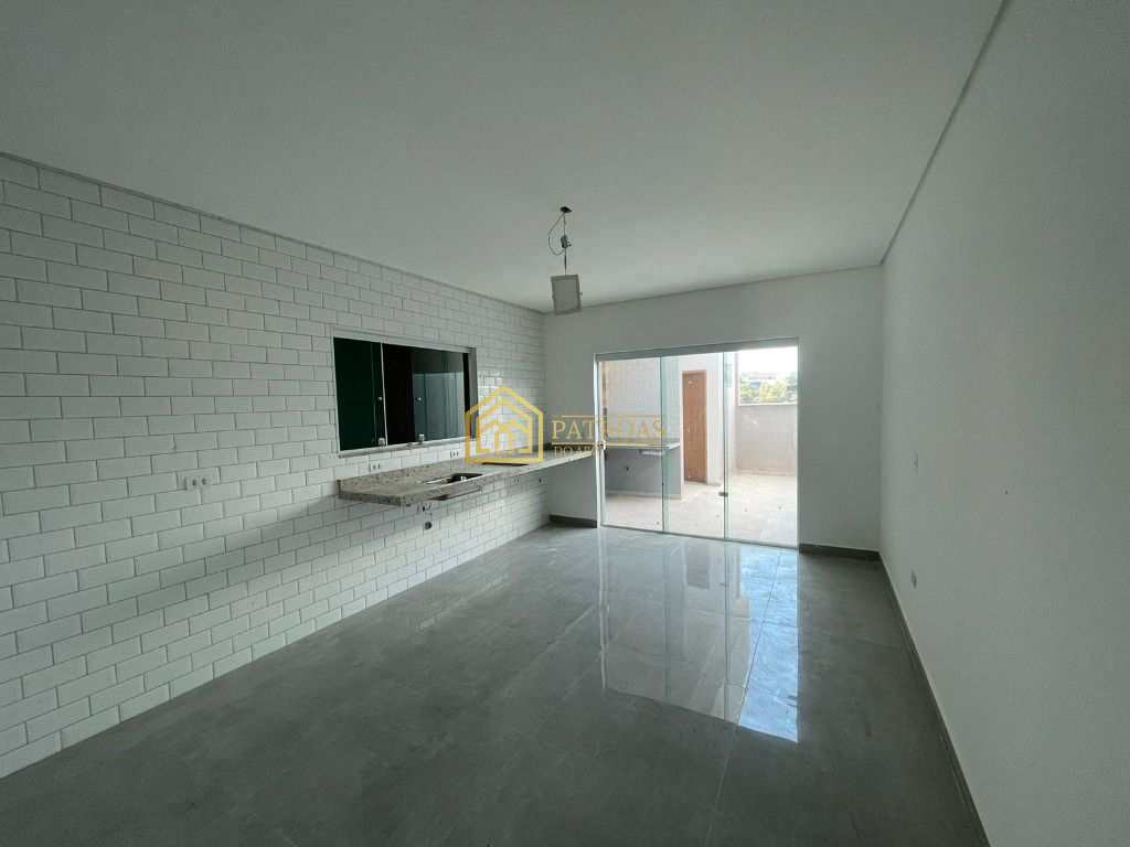 Sobrado à venda com 3 quartos, 200m² - Foto 1