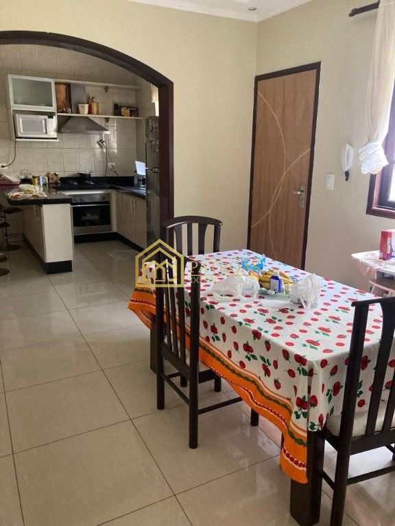 Sobrado à venda com 4 quartos, 240m² - Foto 2