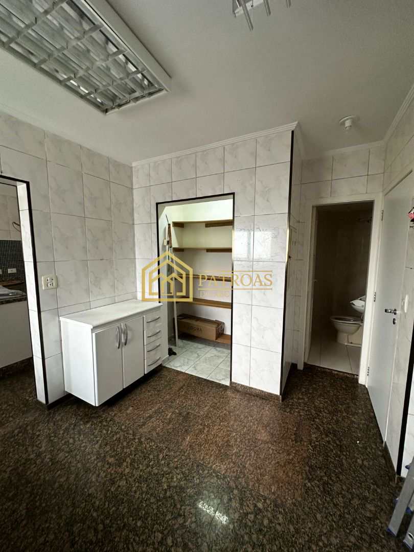 Apartamento à venda com 4 quartos, 188m² - Foto 11