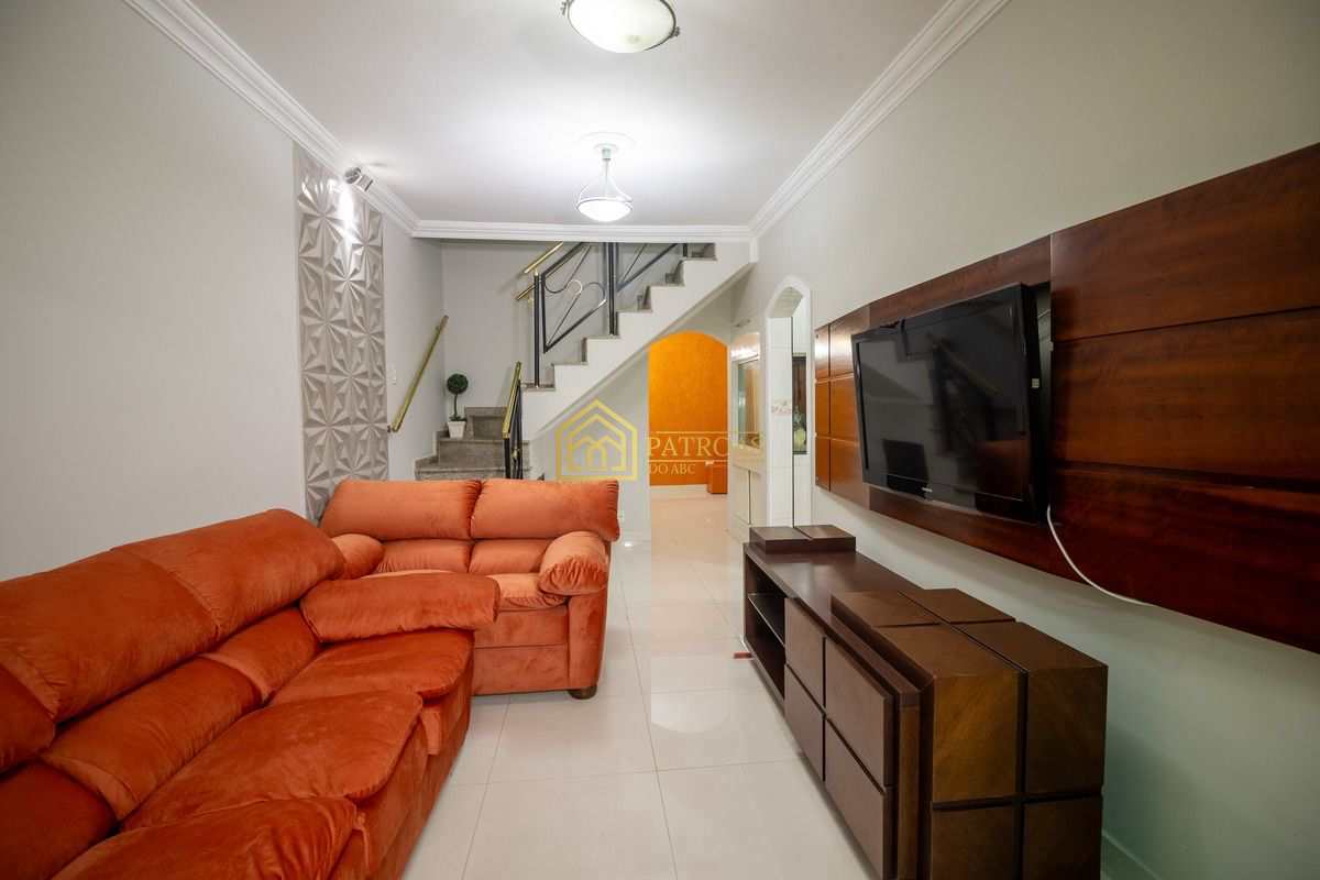 Sobrado à venda com 3 quartos, 210m² - Foto 1