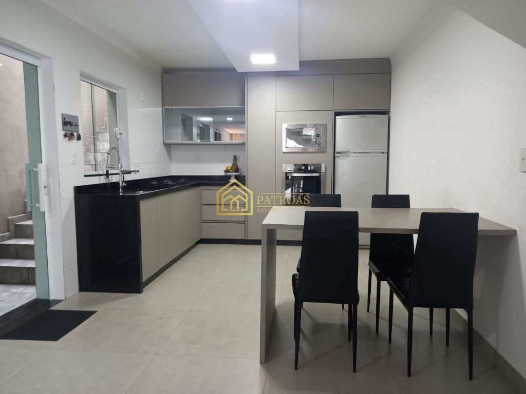 Sobrado à venda com 2 quartos, 200m² - Foto 1