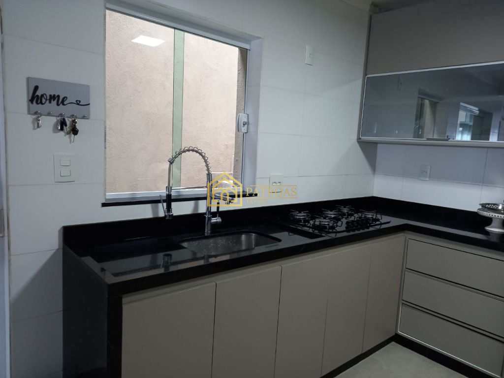 Sobrado à venda com 2 quartos, 200m² - Foto 3