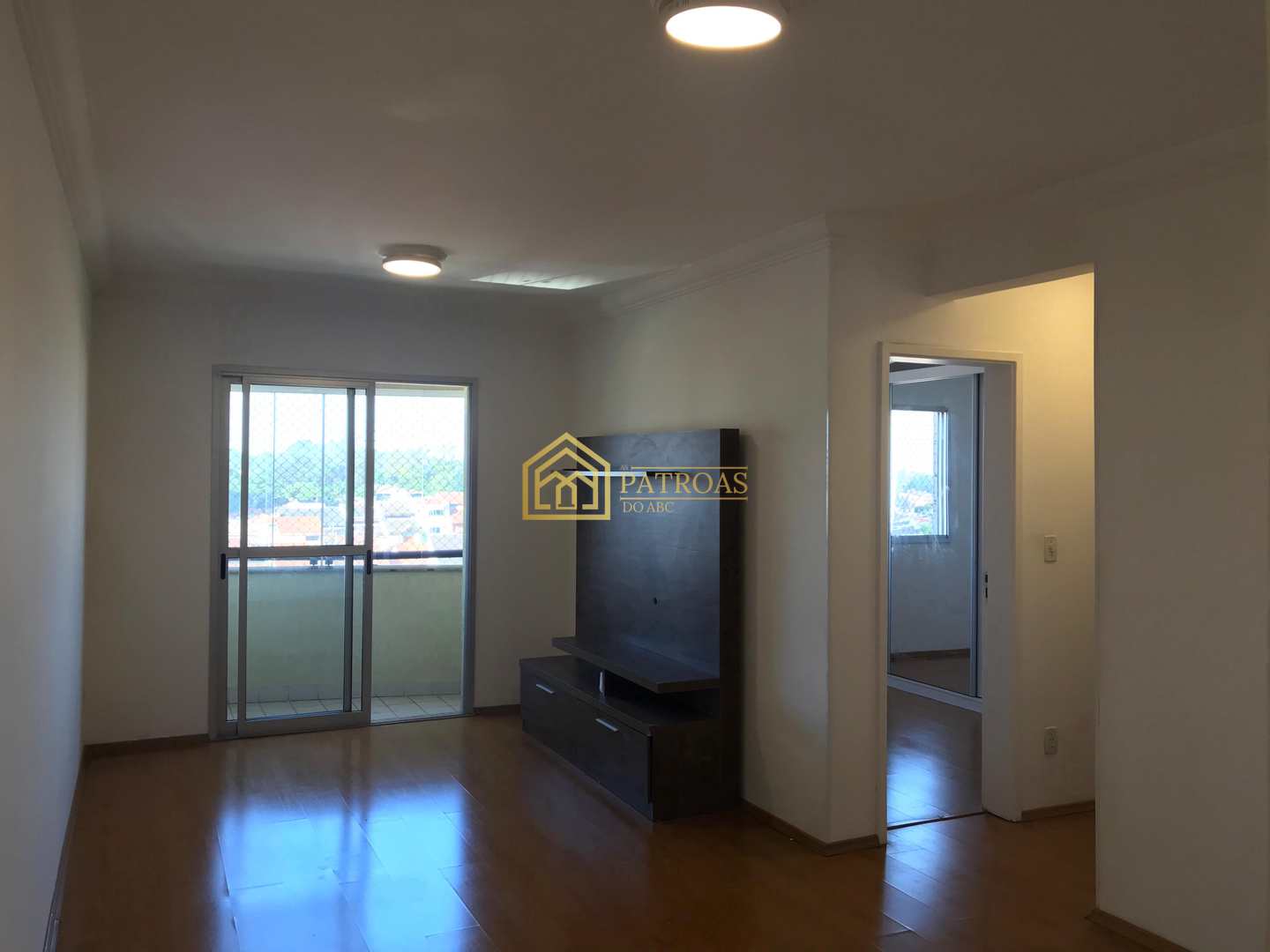 Apartamento à venda com 2 quartos, 61m² - Foto 1