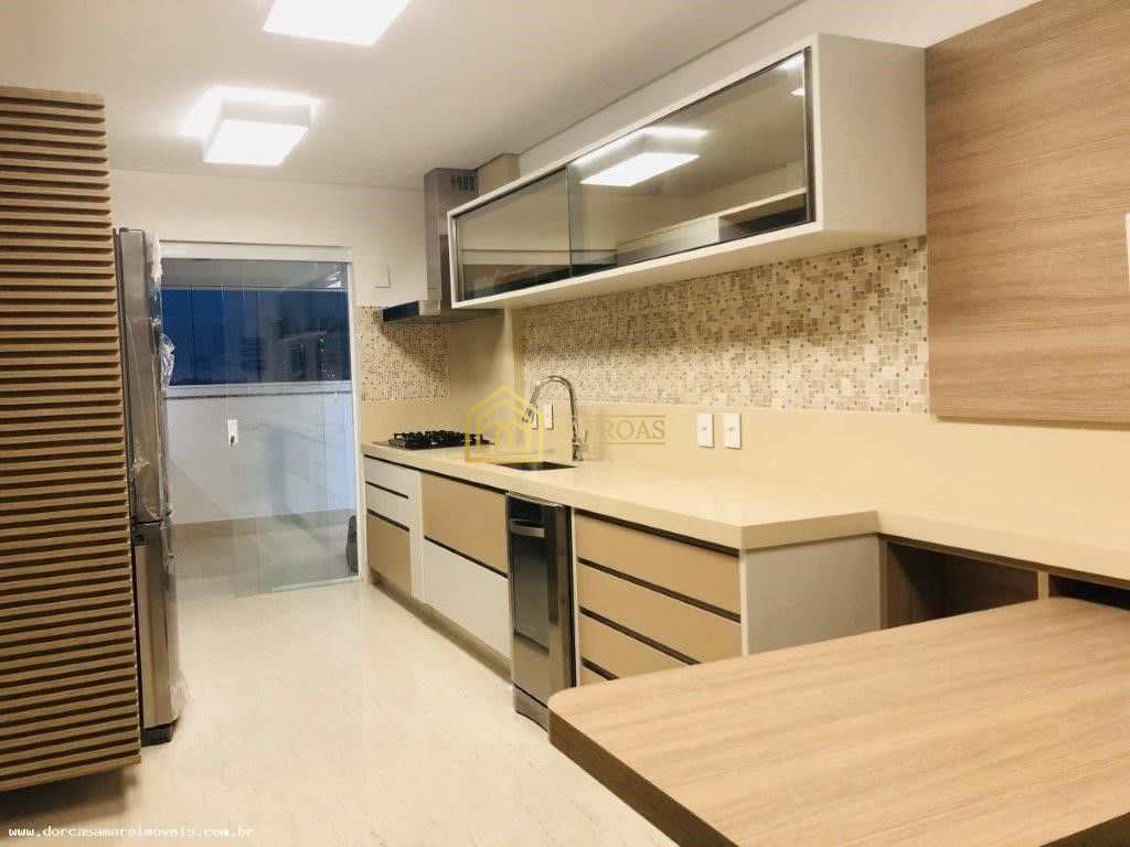 Apartamento à venda com 3 quartos, 158m² - Foto 1