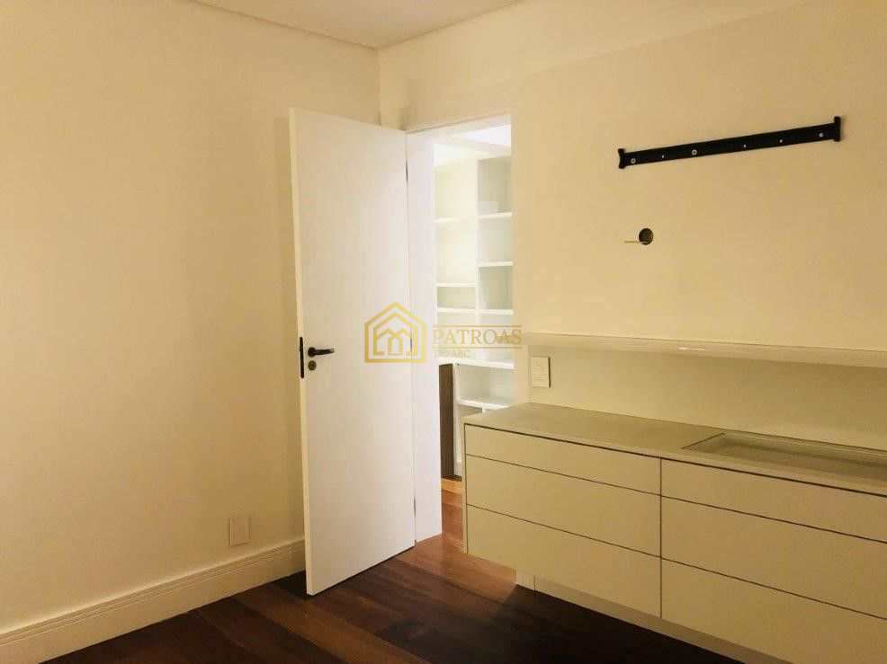 Apartamento à venda com 3 quartos, 158m² - Foto 17