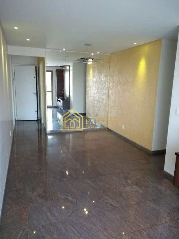 Apartamento à venda com 2 quartos, 70m² - Foto 2