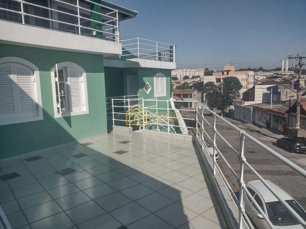 Sobrado à venda com 3 quartos, 238m² - Foto 2