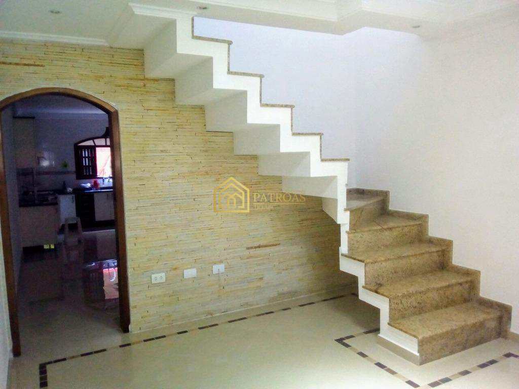 Sobrado à venda com 4 quartos, 180m² - Foto 1