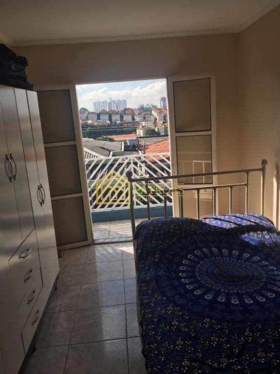 Sobrado à venda com 4 quartos, 250m² - Foto 1