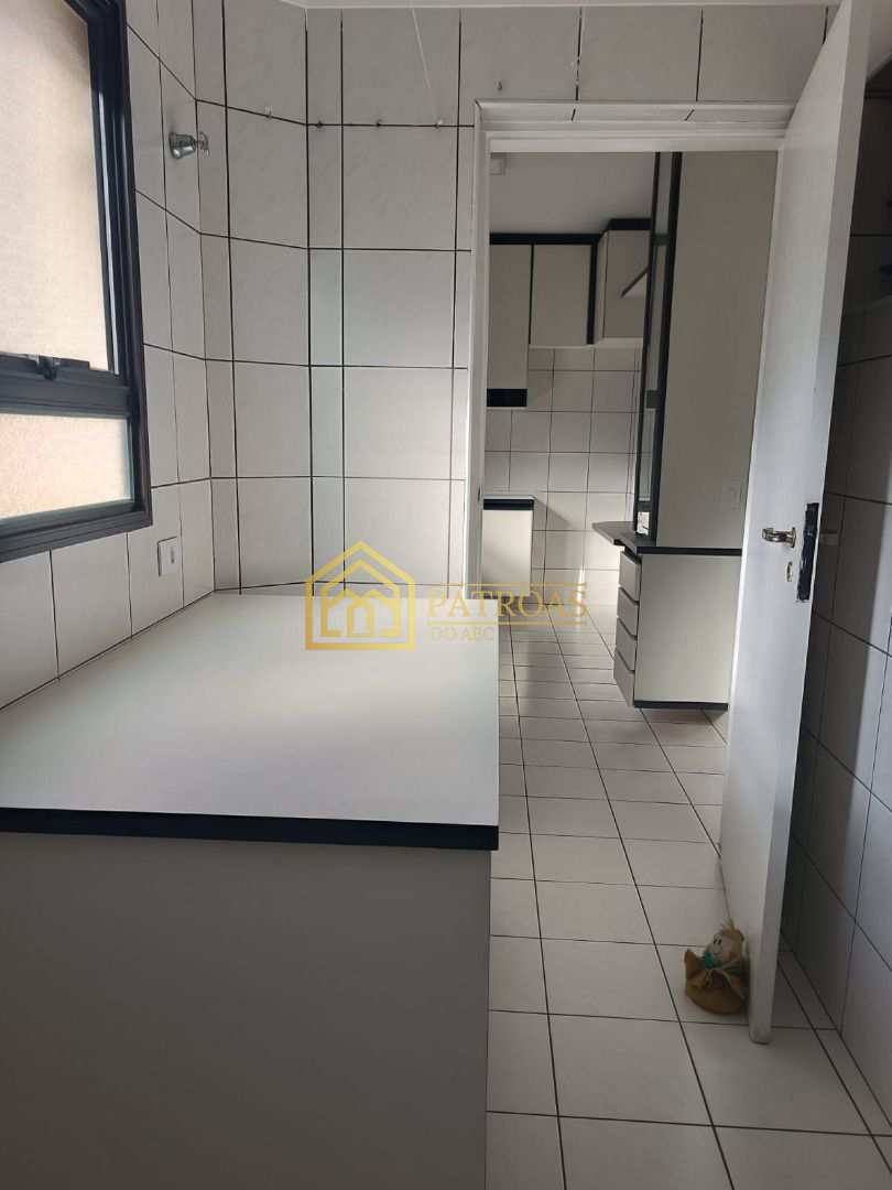 Apartamento à venda com 3 quartos, 98m² - Foto 9