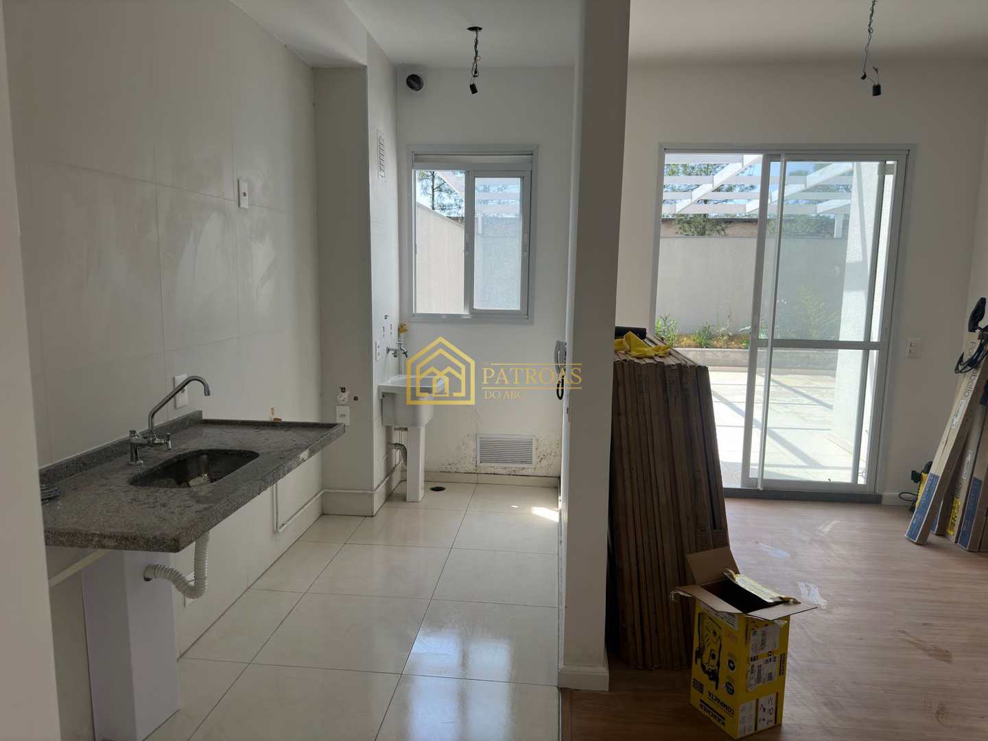 Apartamento à venda com 2 quartos, 110m² - Foto 2