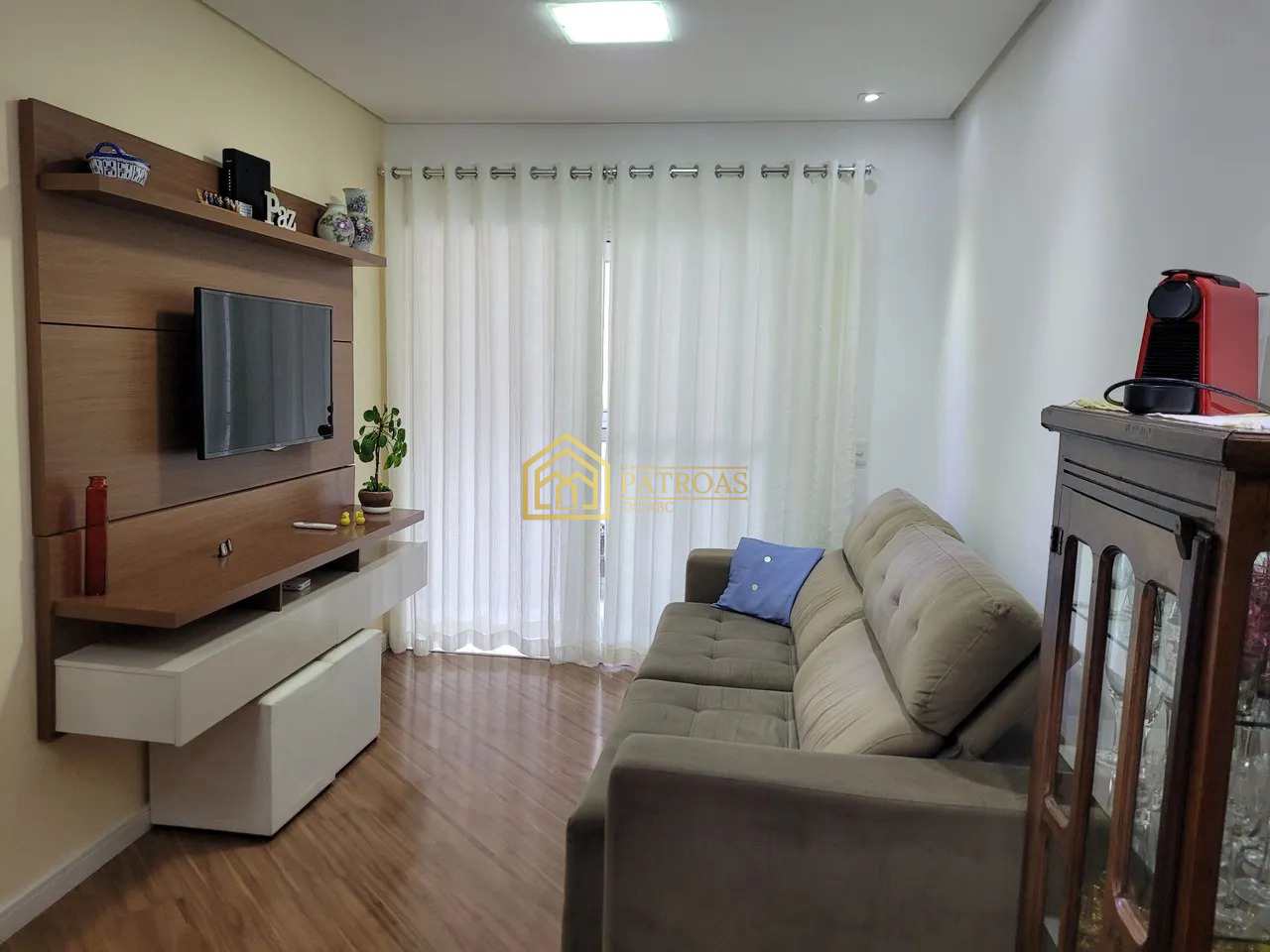 Apartamento à venda com 2 quartos, 70m² - Foto 2