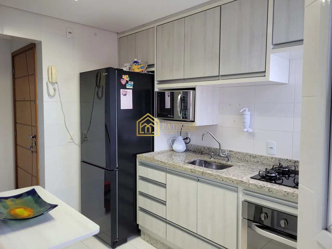 Apartamento à venda com 2 quartos, 70m² - Foto 1