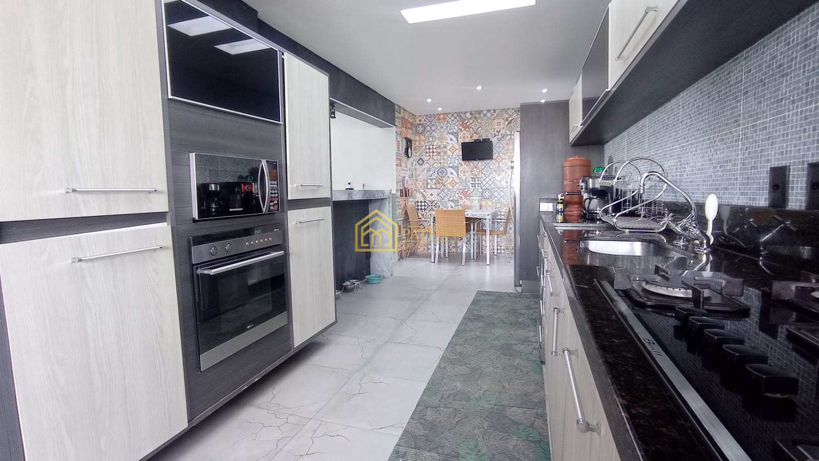 Apartamento à venda com 3 quartos, 158m² - Foto 1