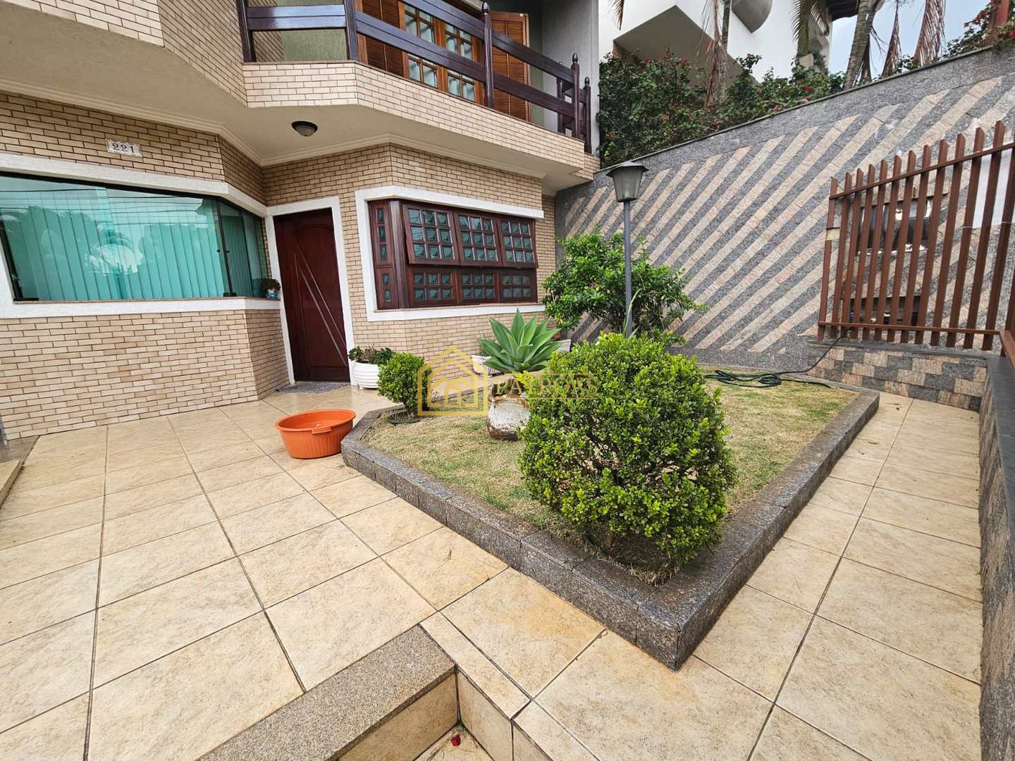 Sobrado à venda com 3 quartos, 360m² - Foto 2