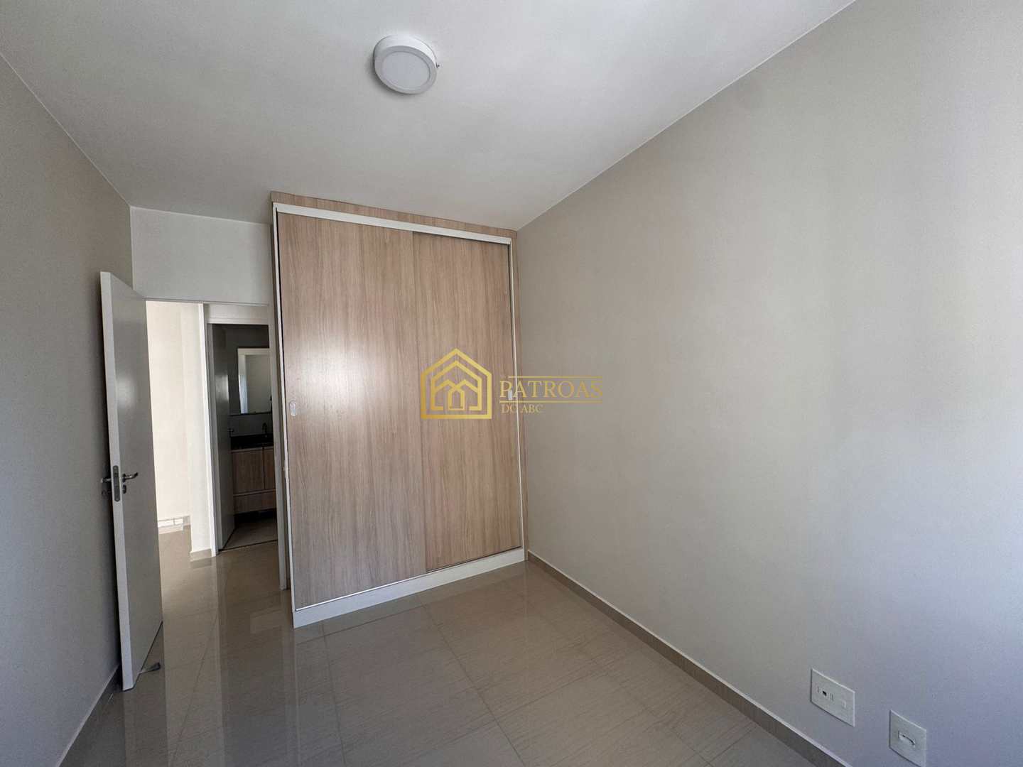 Apartamento à venda com 2 quartos, 56m² - Foto 4