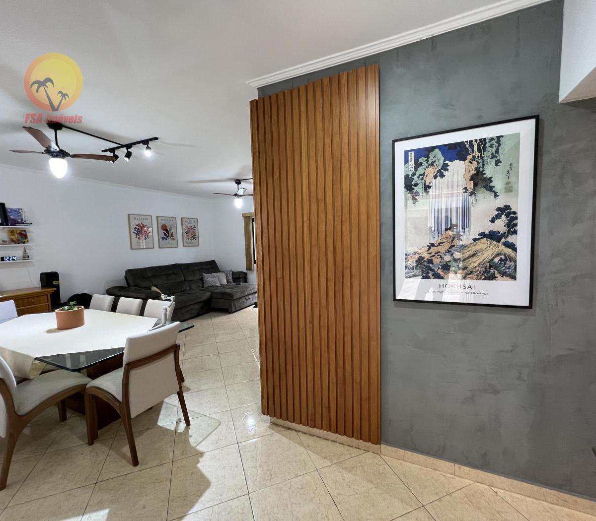 Casa à venda em Bertioga com 3 suítes, 2 vagas e 138mts²