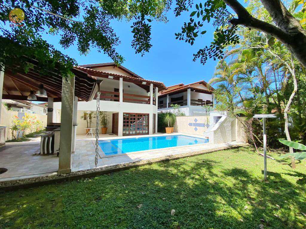 Casa à venda na Riviera com 4 suítes, 5 vagas e 400 mts²