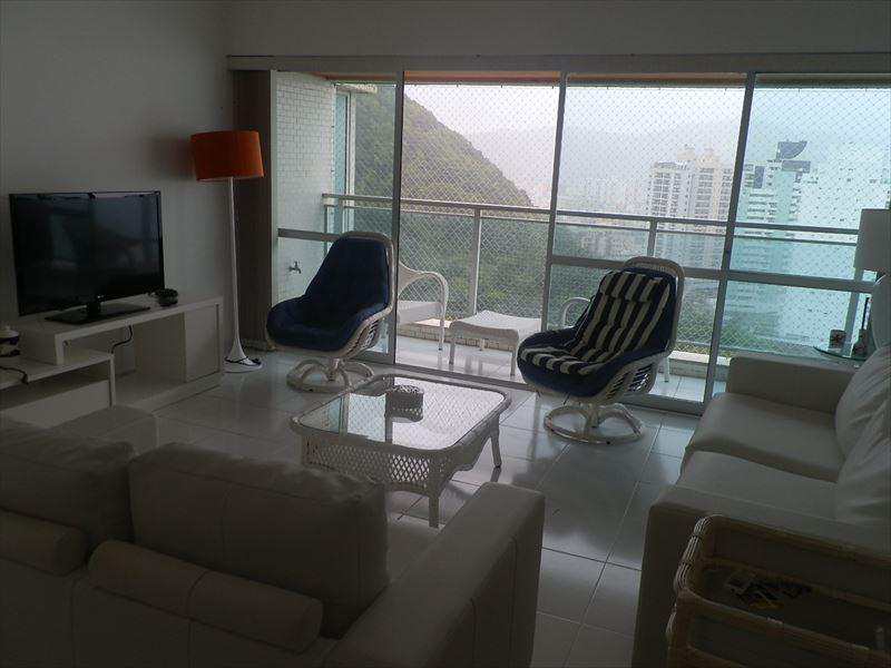 Apartamento em Guarujá, bairro Morro do Maluf