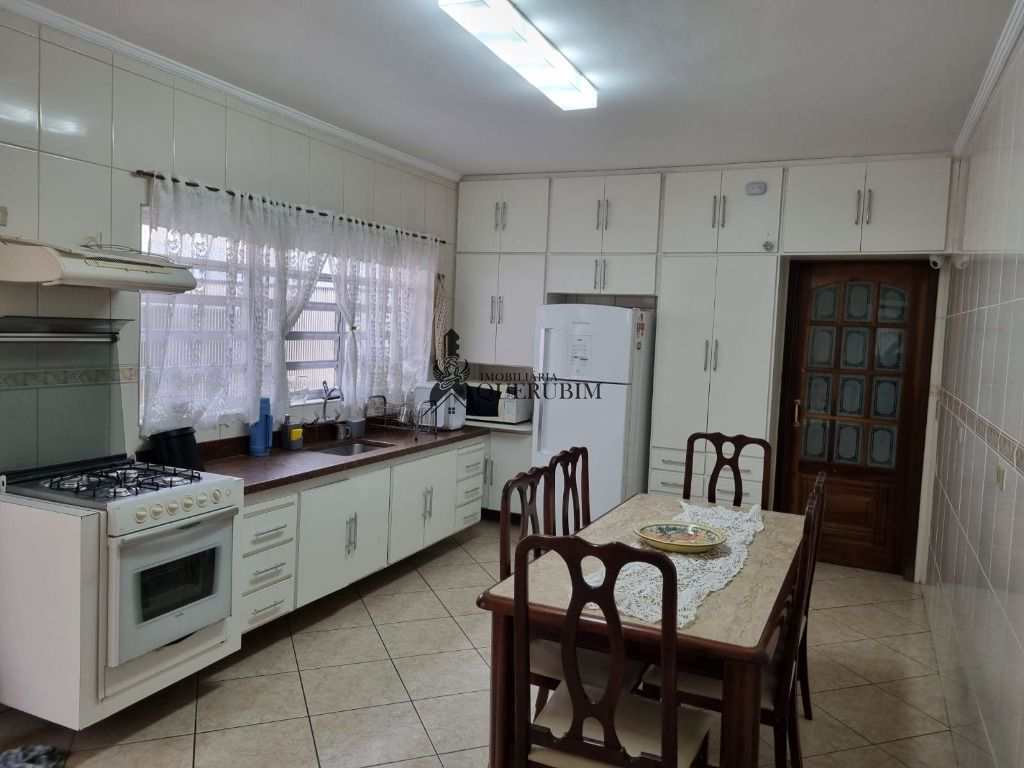 Casa à venda com 3 quartos, 230m² - Foto 2