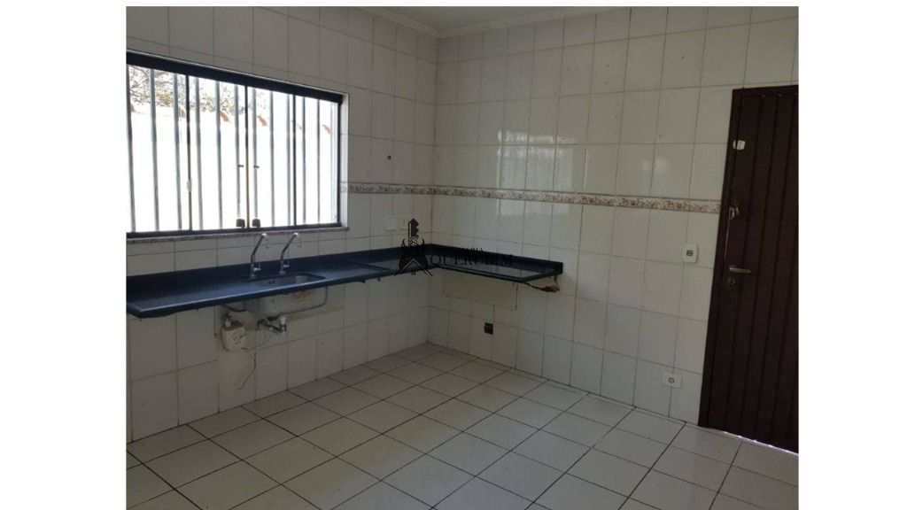 Sobrado à venda com 3 quartos, 220m² - Foto 4