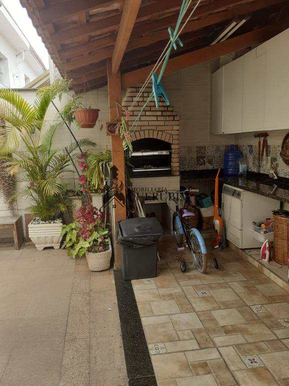 Sobrado à venda com 4 quartos, 270m² - Foto 1