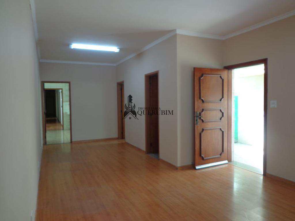 Casa à venda com 4 quartos, 245m² - Foto 1