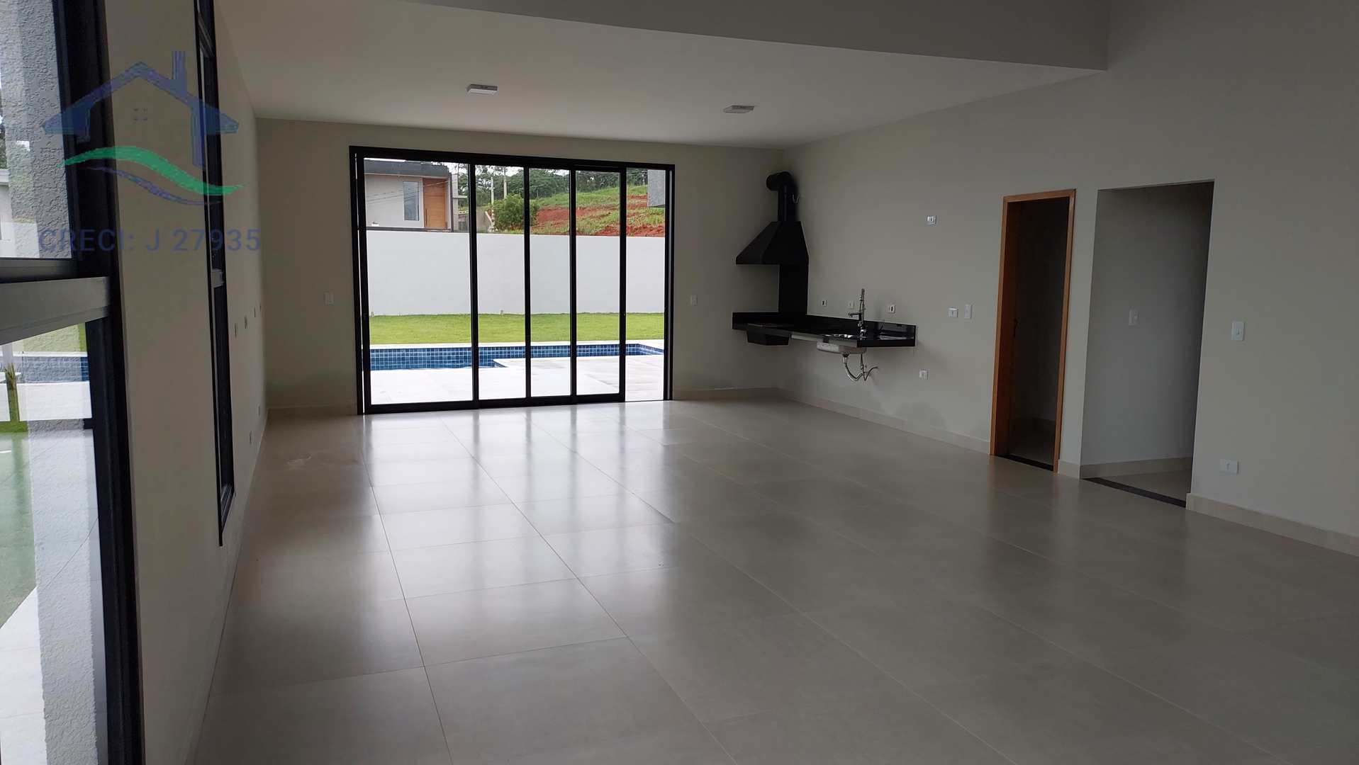 Casa de Condomínio à venda com 3 quartos, 240m² - Foto 2