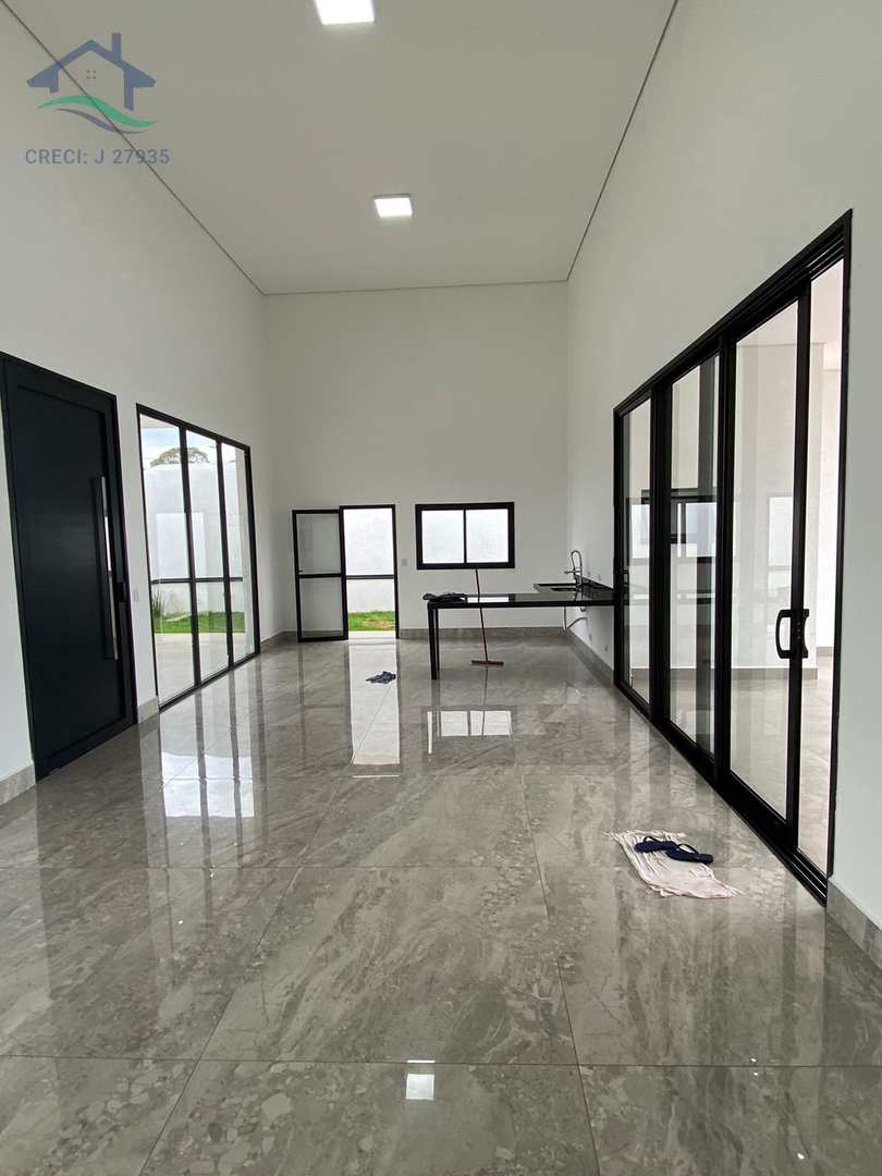 Casa de Condomínio à venda com 3 quartos, 240m² - Foto 2