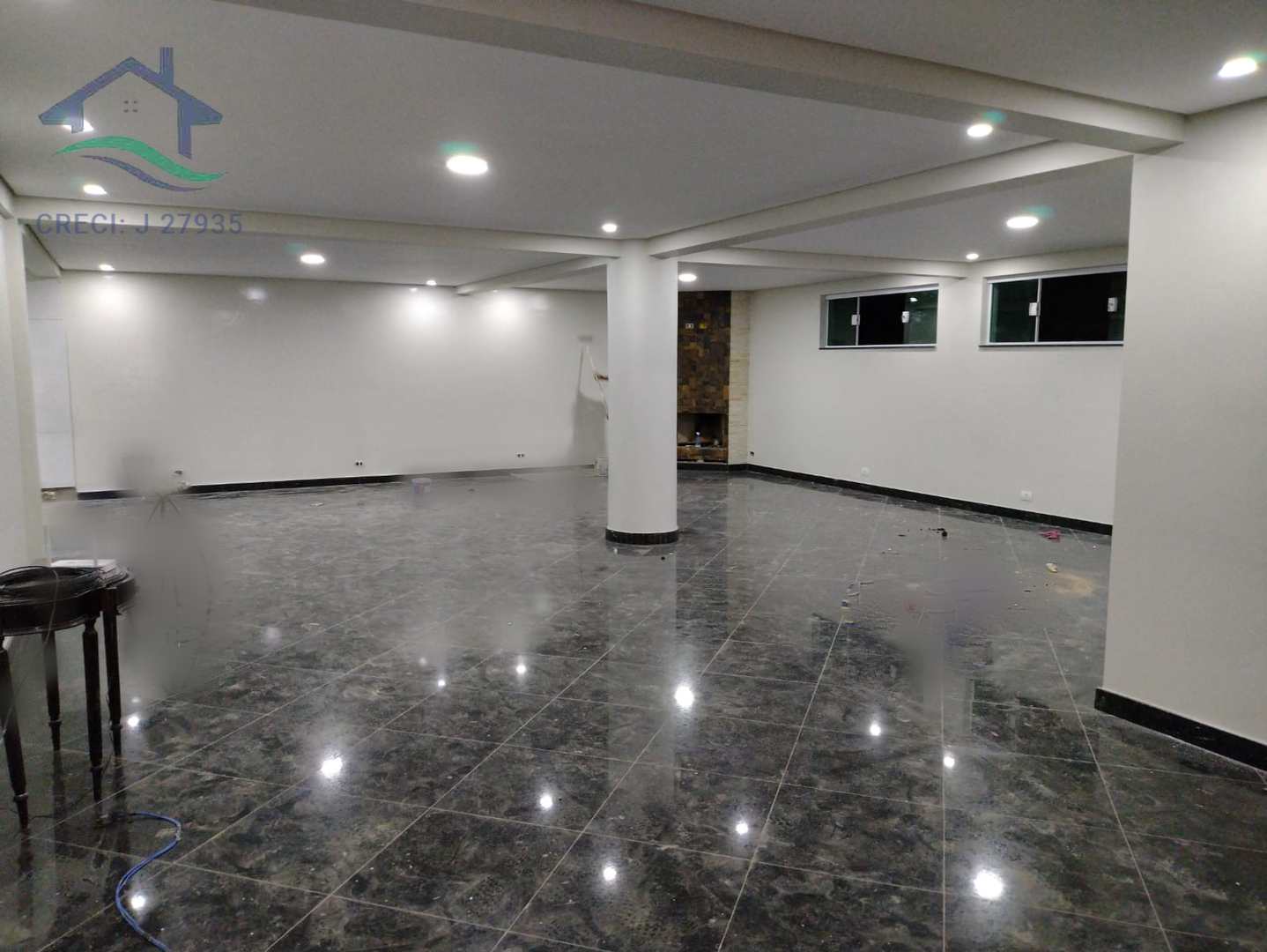 Fazenda à venda com 6 quartos, 750m² - Foto 1