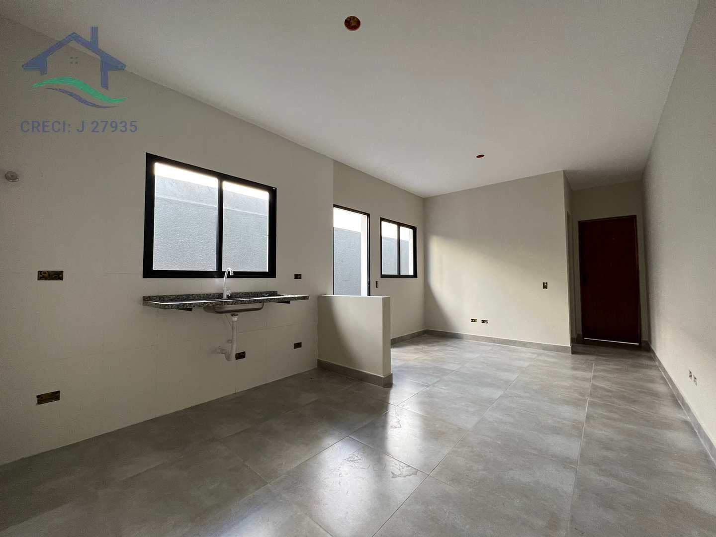 Casa à venda com 2 quartos, 65m² - Foto 2