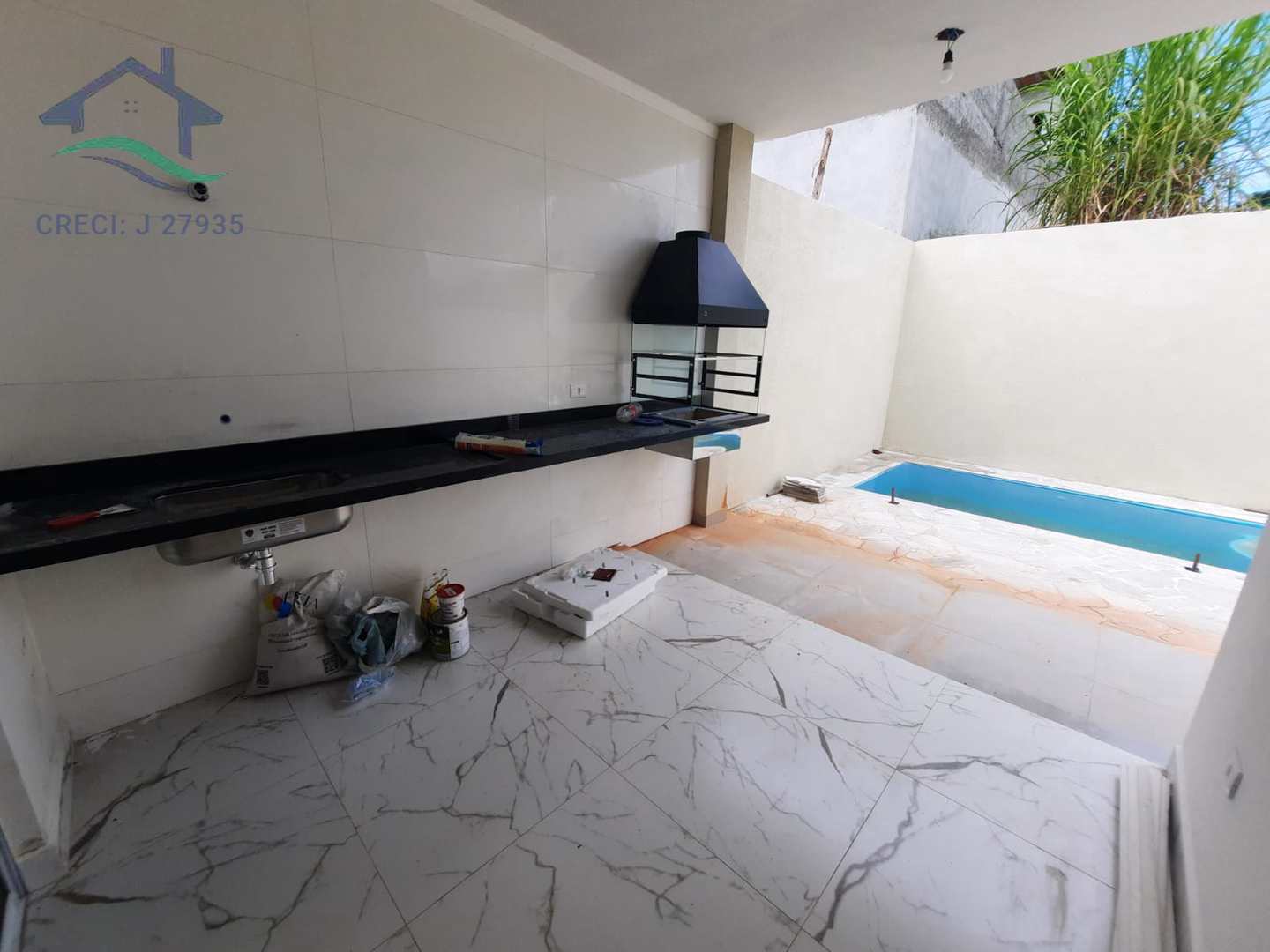 Casa à venda com 3 quartos, 132m² - Foto 1