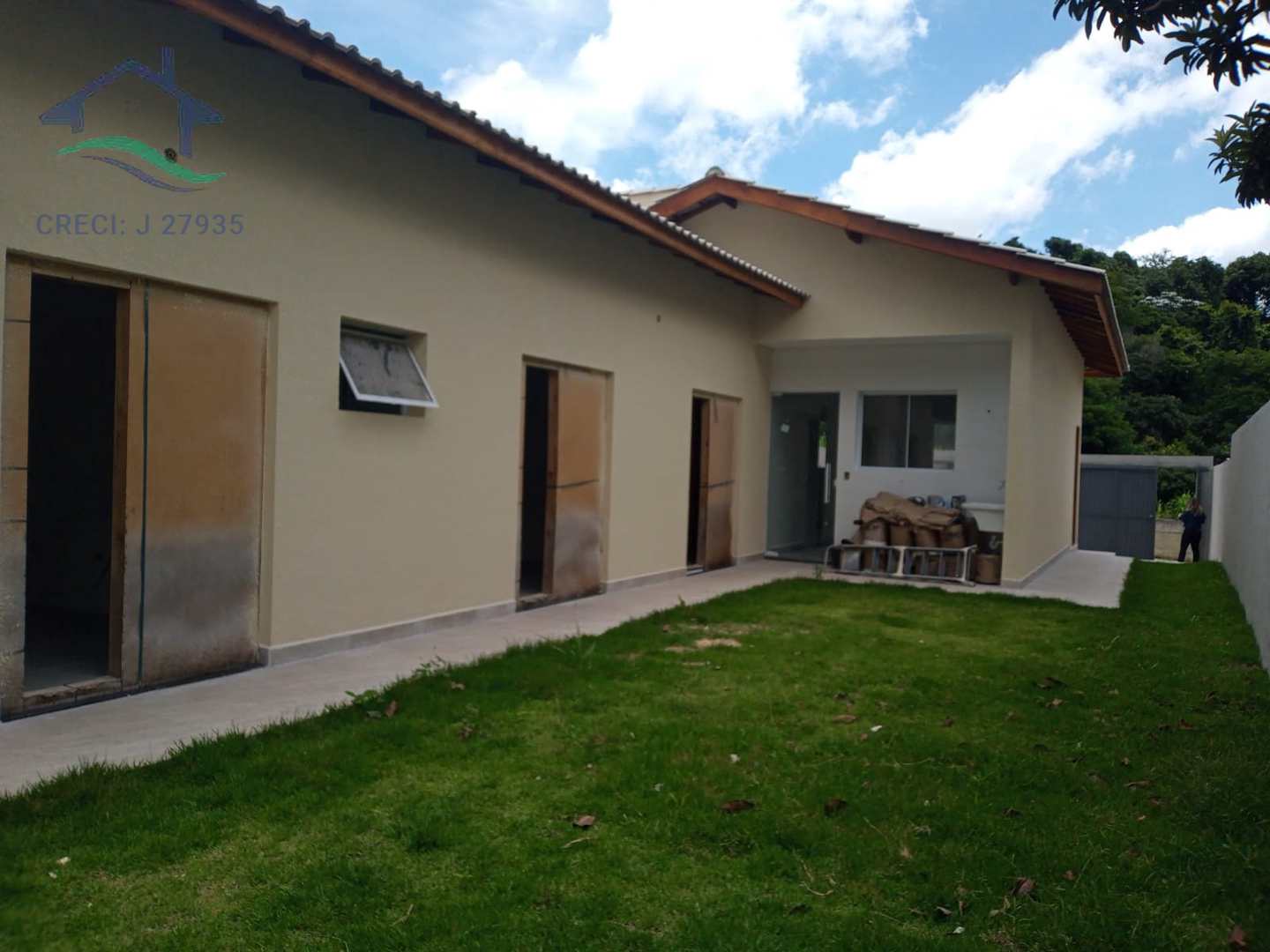 Casa à venda com 4 quartos, 95m² - Foto 1