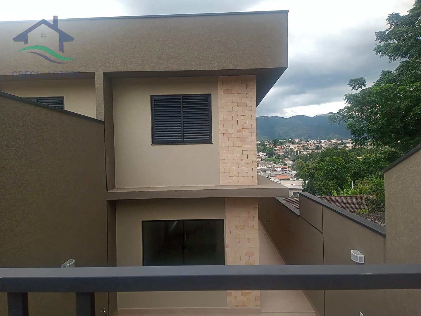 Casa à venda com 3 quartos, 140m² - Foto 1