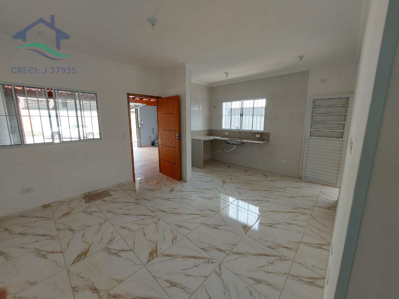 Casa à venda com 4 quartos, 102m² - Foto 2