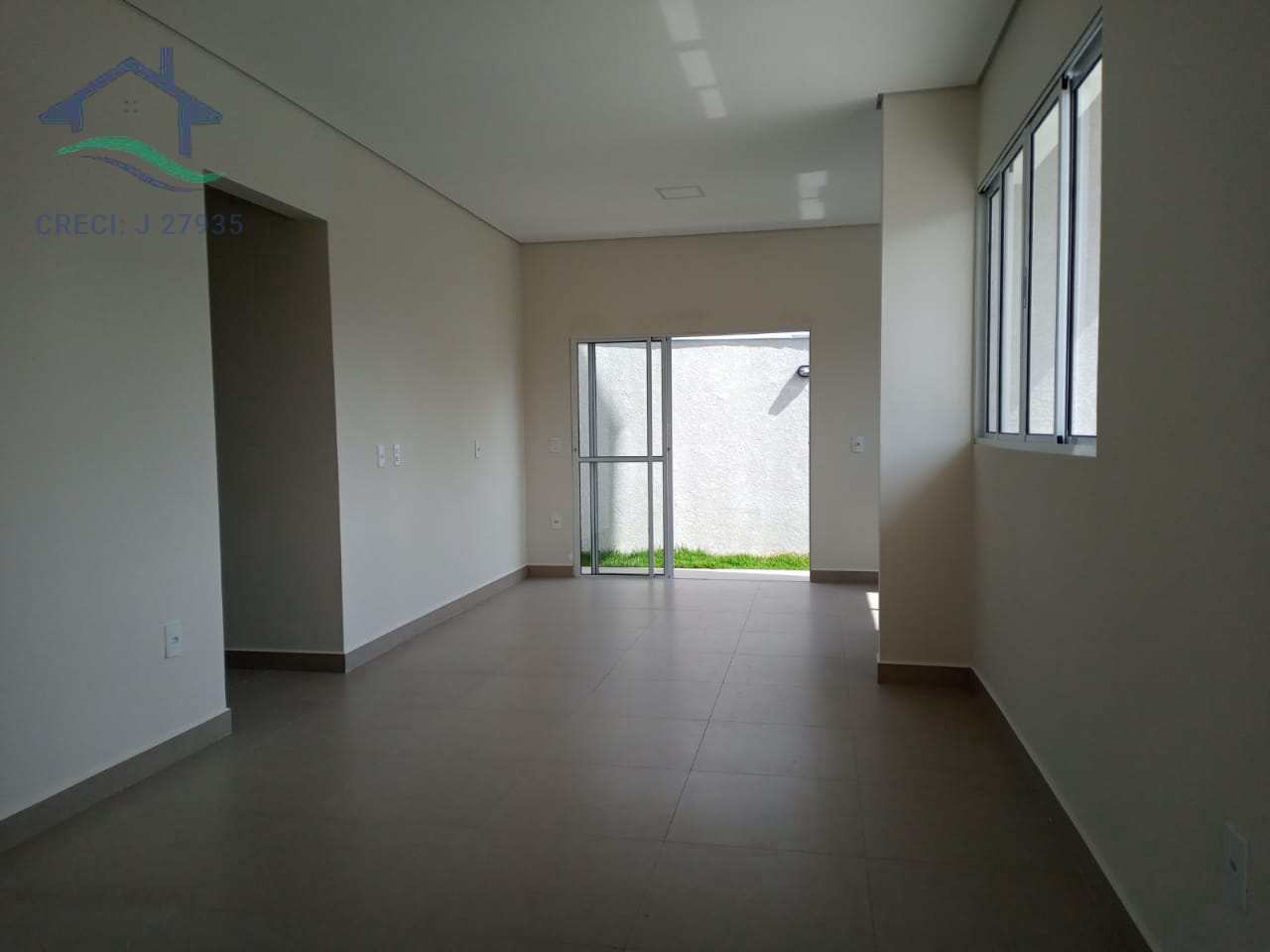 Casa à venda com 4 quartos, 132m² - Foto 2