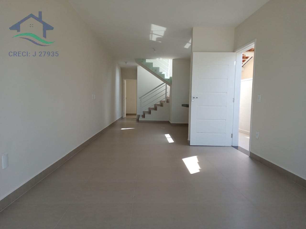 Casa à venda com 4 quartos, 133m² - Foto 1