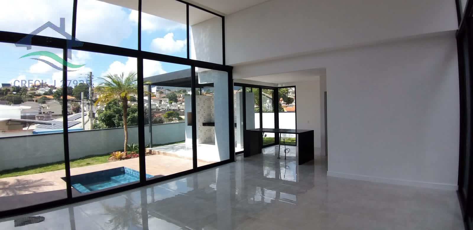 Casa à venda com 3 quartos, 235m² - Foto 1