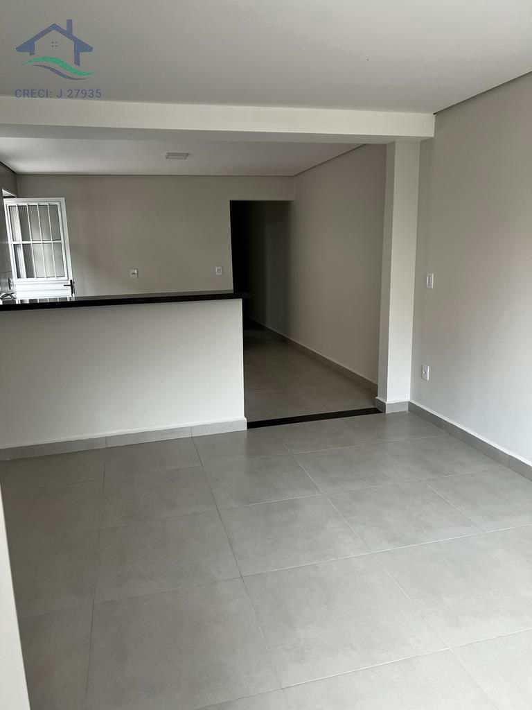 Casa à venda com 2 quartos, 77m² - Foto 2